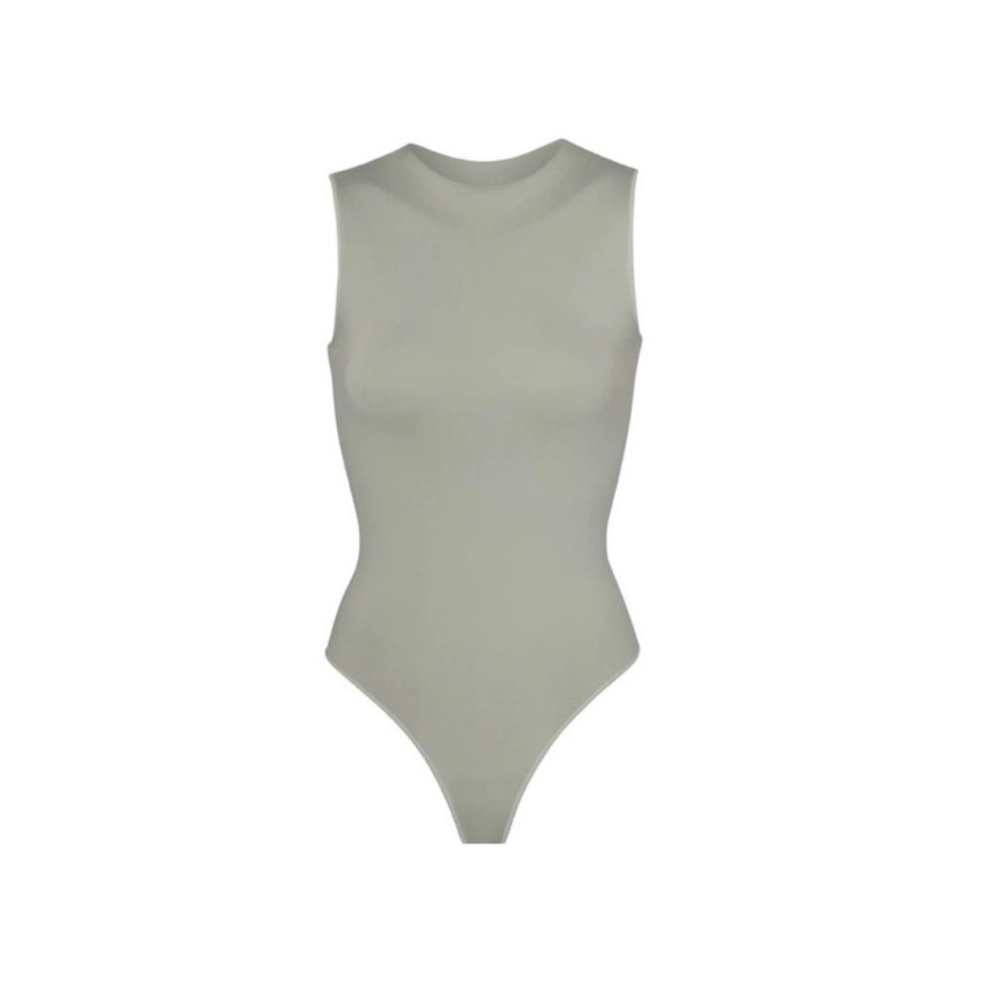 SKIMS ESSENTIAL CREW NECK SLEEVELESS BODYSUIT